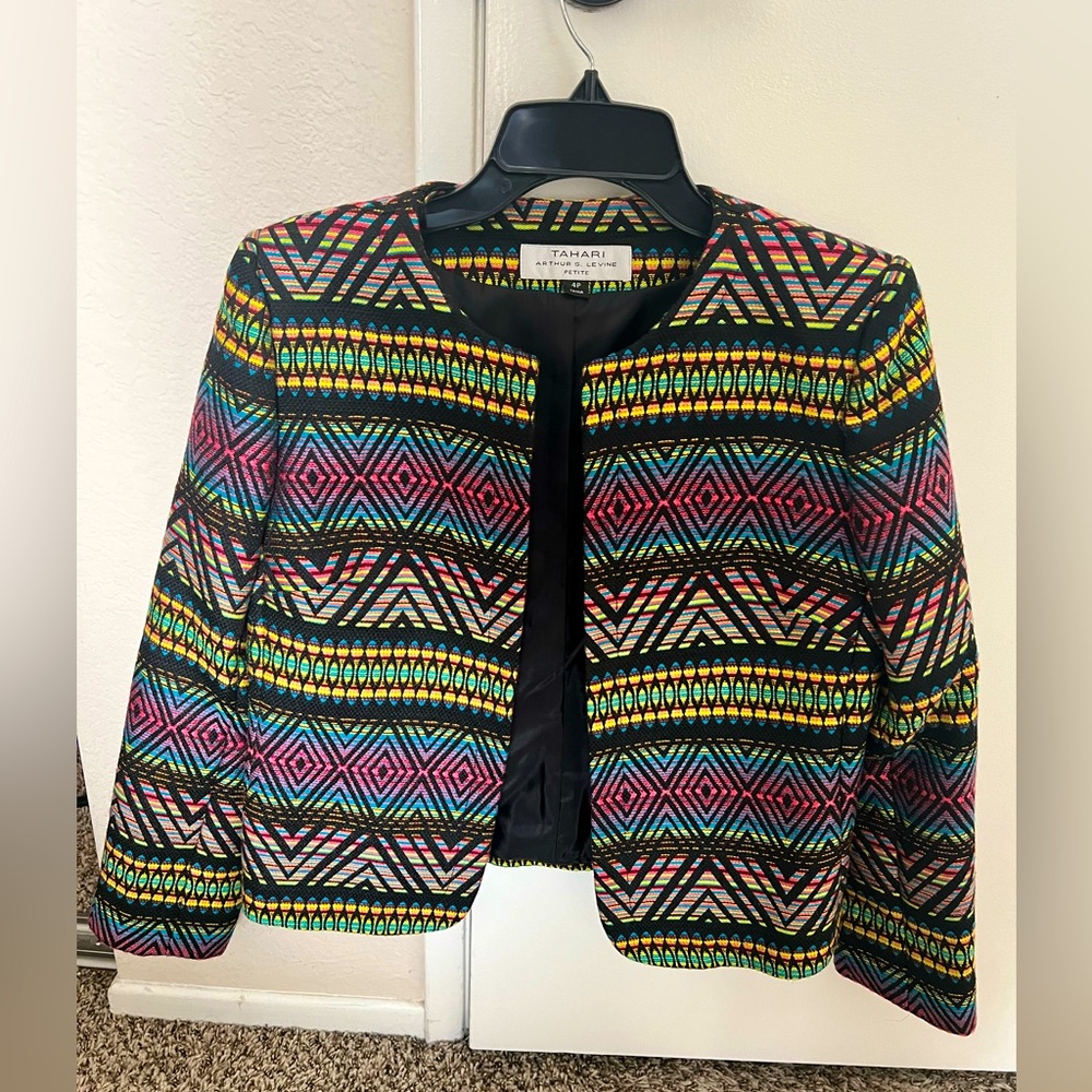 TAHARI blazer size 4p brand new!!!